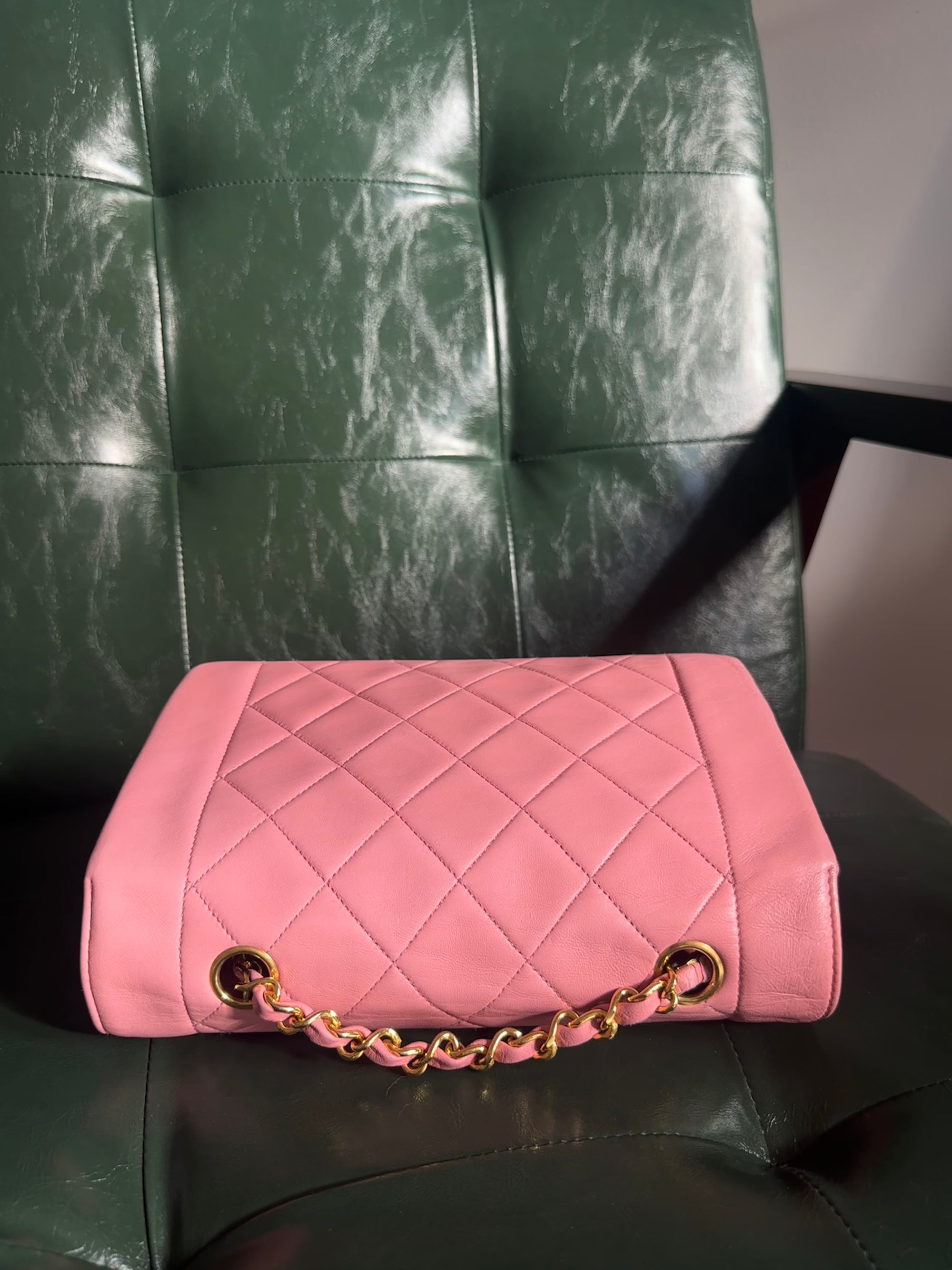 Super Rare! Chanel Diana 22 Vintage Bag in Pink Lambskin - 24ct